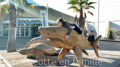 Seaquarium grau du roi avec les enfants